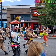 parade 048